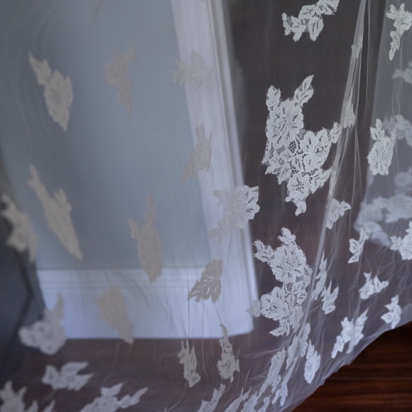 Anthropologie WATTERS CHARLOTTE CATHEDRAL VEIL - Picture 3 of 9